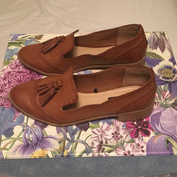 Shoes - Picture 2 of 4